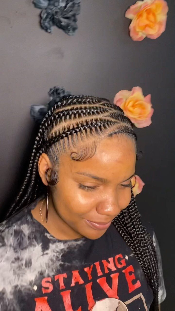 Woman wearing curved cornrows transitioning into long knotless braids